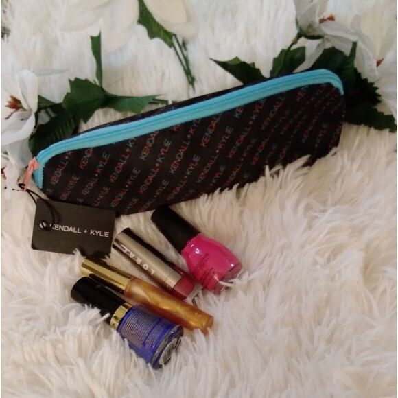 🎈🎈🎈🆕Kendall + Kylie Multi Purpose Cosmetic Pouch - Picture 1 of 5